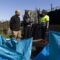 O Concello repártelle aos veciños e veciñas de Novo Mesoiro o primeiro compost producido no barrio